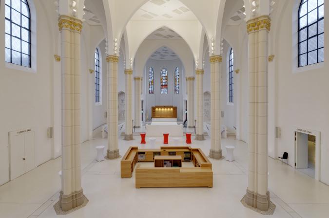 Heller Kirchenraum, der zum Konzertsaal umfunktioniert wurde