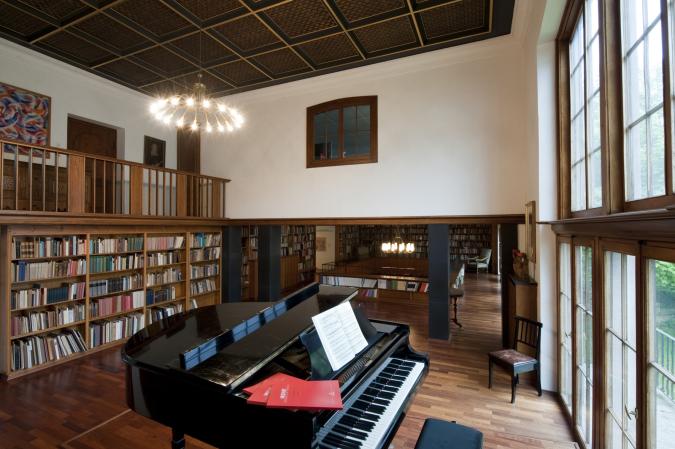 Bärenreiter-Verlag Kassel: Bibliothek mit Flügel