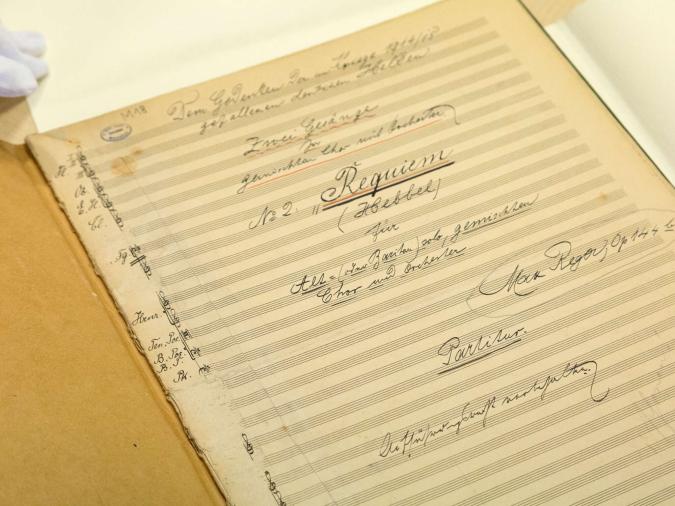 Handschriftliche Partitur eines Requiems von Max Reger aus der Münchner Stadtbibliothek Am Gasteig