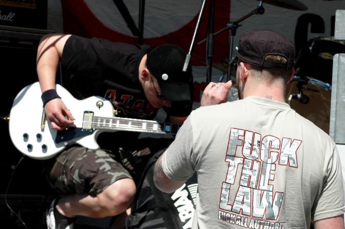 Auftritt einer RechtsRockband bei einer extrem rechten Demonstration in Dortmund, 1. Mai 2007 