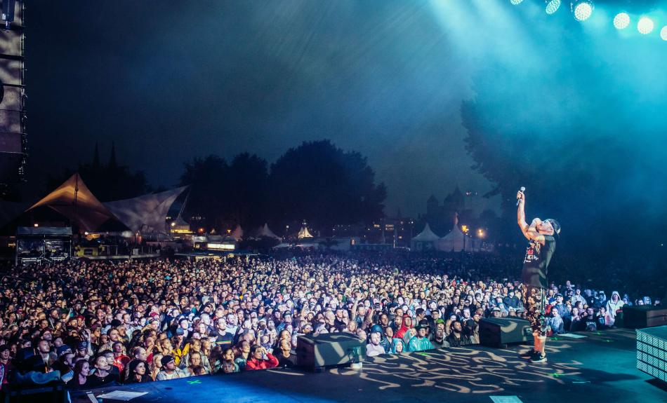 Hip-Hop-Gruppe Die Beginner auf der Bühne beim c/o pop Festival
