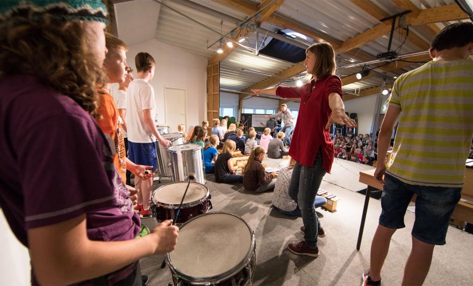 Abbildung: Musikprojekt mit Schülerinnen und Schülern