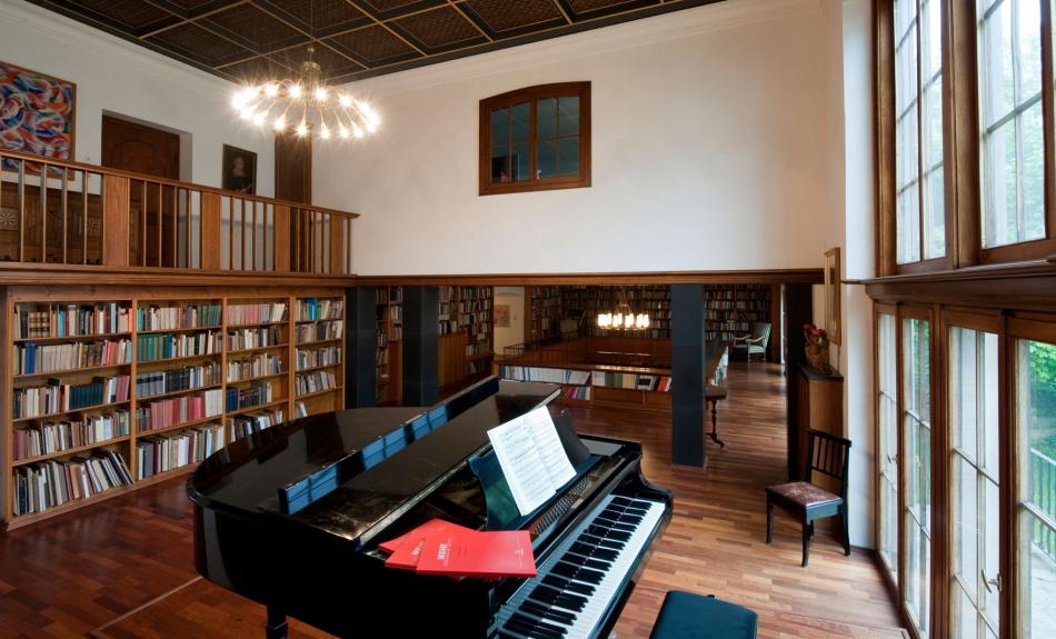 Bibliothek im Verlagshaus des Bärenreiter-Verlags