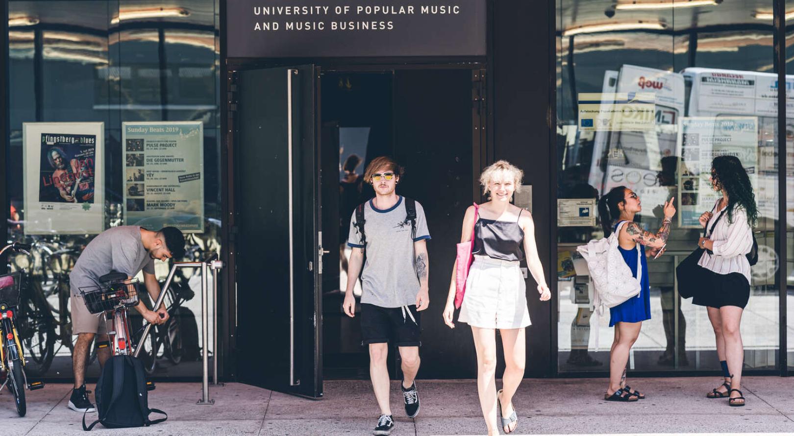 Eingang Popakademie Baden-Württemberg