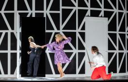 Premiere von Domenico Cimarosas L’italiana in Londra an der Oper Frankfurt 2021.