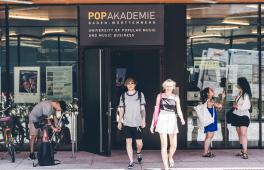 Eingang Popakademie Baden-Württemberg
