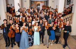 Preisträger des 27. Wettbewerbs des Deutschen Musikinstrumentenfonds 2019 mit Irene Schulte-Hillen.