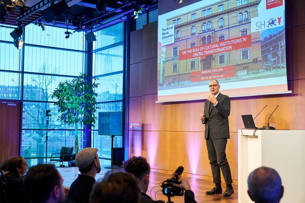 Ein Sprecher während einer Konferenz
