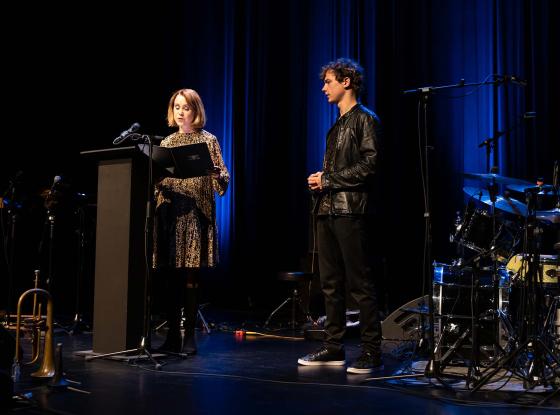 Kunstministerin Petra Olschowski verleiht den Jazz-Preis Baden-Württemberg an den Saxophonisten Jakob Manz