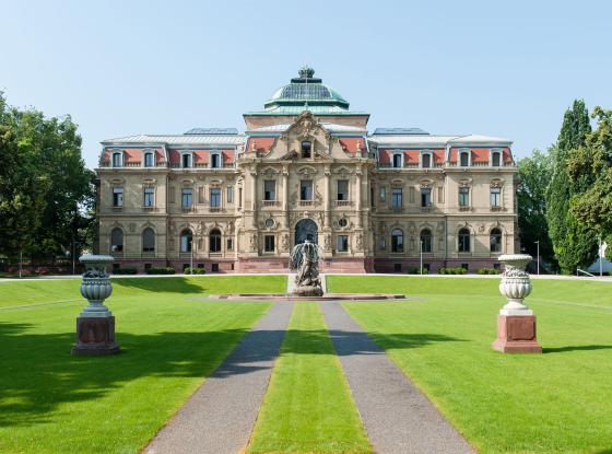 Abbildung: Das Palais in Frontalansicht