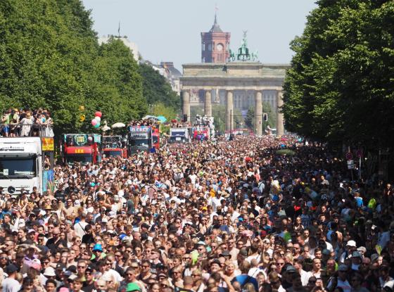 Abbildung: Rave vor dem Brandenburger Tor