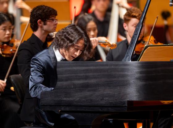 Abbildung: Konzertfoto am Flügel